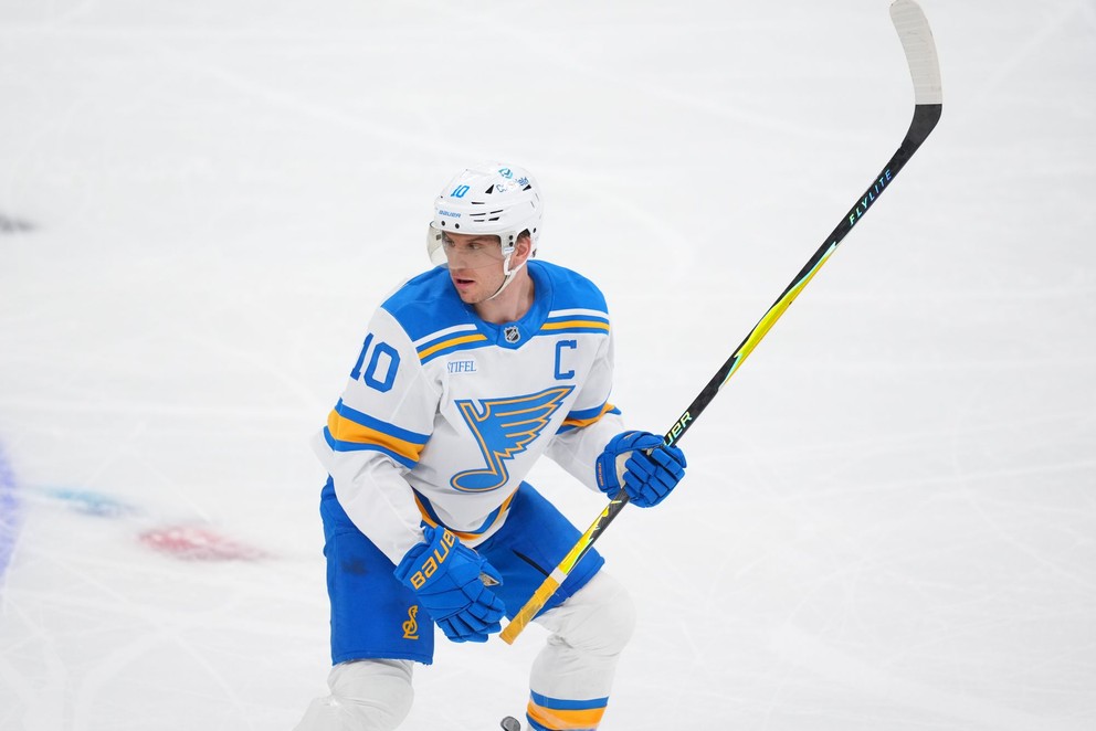 Brayden Schenn v drese St. Louis Blues.