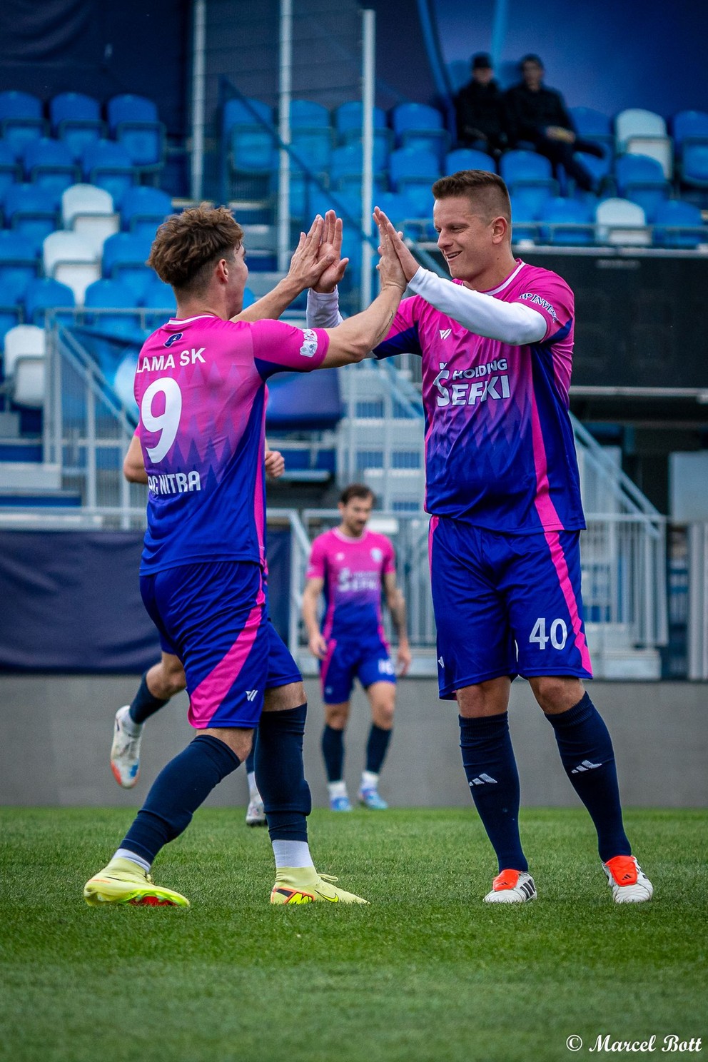 Paukner (40) spolu s Hambálekom (9) dali rekordných 49 gólov, viac strelil iba vicelíder celej súťaže Kostolné Kračany.