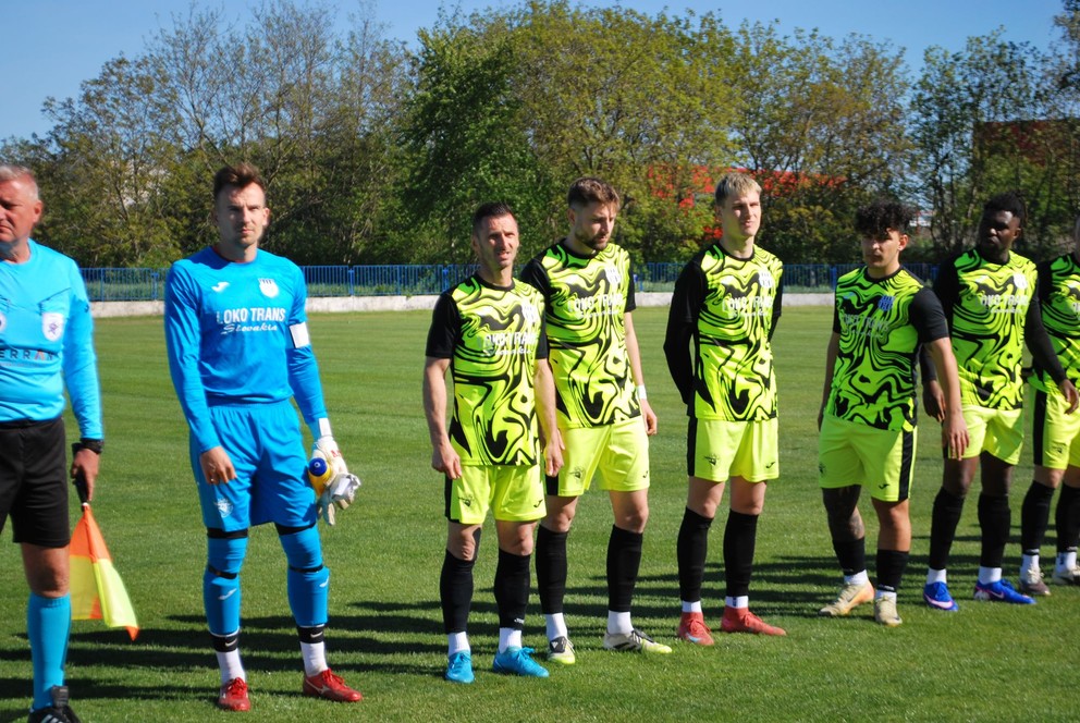 Domáce Šurany v oklieštenej zostave neboli favoritom okresného derby.