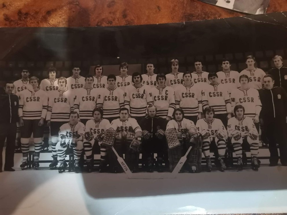V drese ČSSR do 20 rokov v strednom rade druhý zľava.