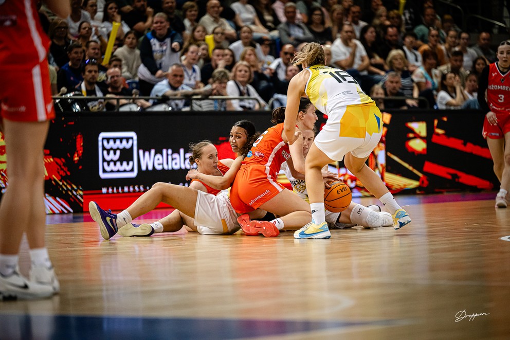 Momentka zo zápasu Piešťanské Čajky - MBK Ružomberok.