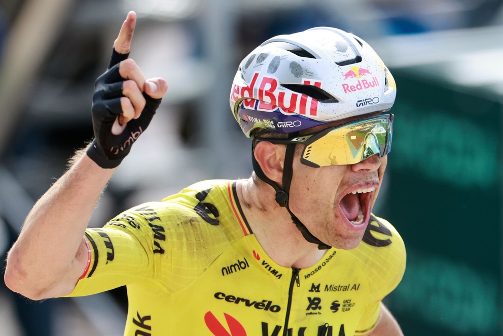 Belgický cyklista Wout van Aert sa stal víťazom pretekov Paríž - Roubaix 2026.