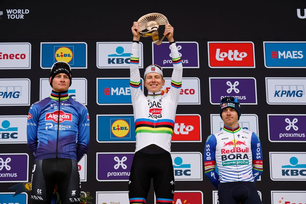 Tadej Pogačar triumfoval na Okolo Flámska 2026 pred Mathieu van der Poelom a Remcom Evenepoelom.