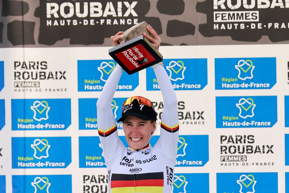Nemecká cyklistka Franziska Kochová sa stala víťazkou Paríž - Roubaix 2026.