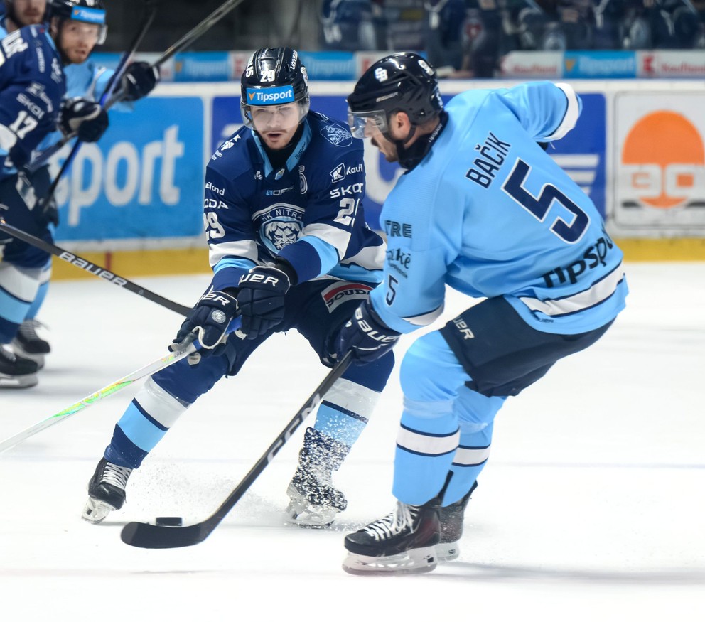 Tomáš Chrenko (Nitra) a Patrik Bačík (Slovan).