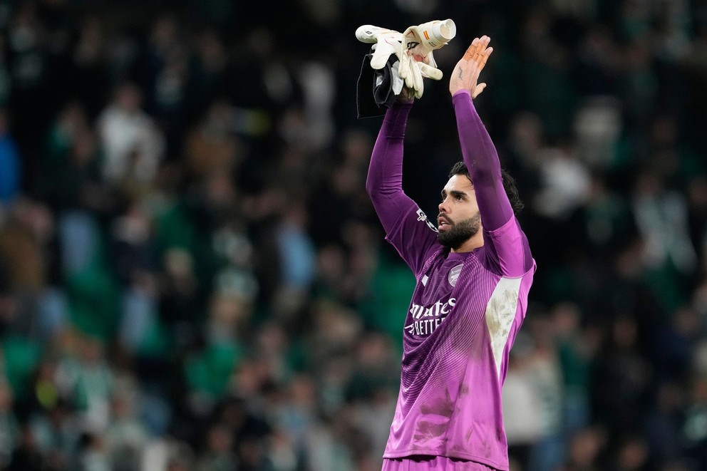 Brankár Arsenalu David Raya.