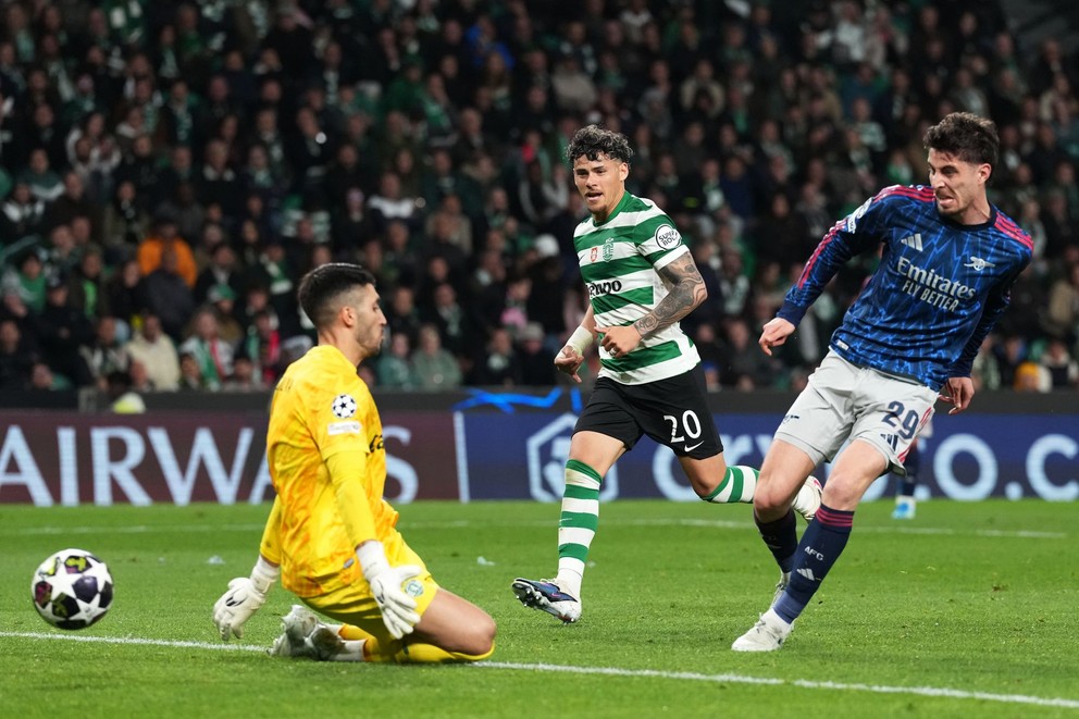 Kai Havertz strieľa víťazný gól do siete Sportingu Lisabon.