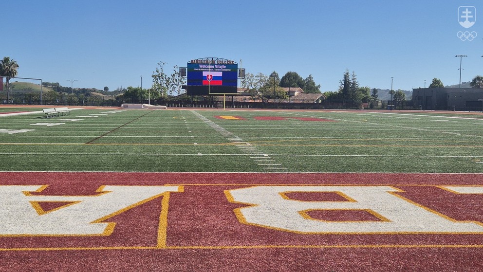 Na Saddleback College vítal slovenskú delegáciu aj nápis na svetelnej tabuli. 