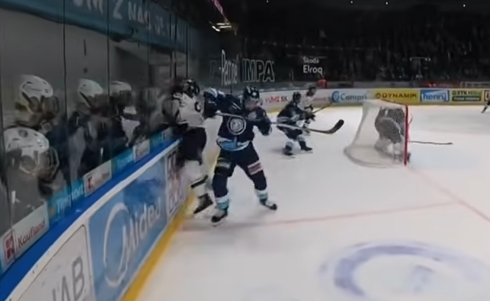 Faul Ondreja Molnára. 