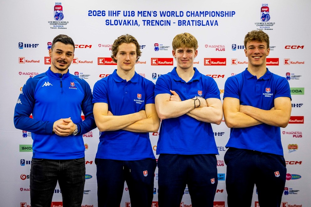 Zľava tréner Martin Dendis, Timothy Kazda, Adam Goljer a Filip Kovalčík. 