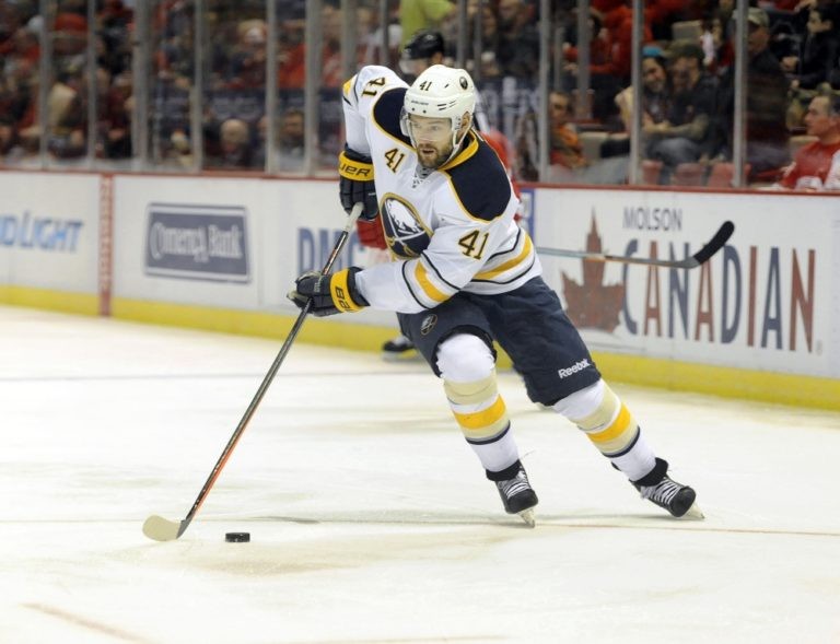 Andrej Meszároš v drese Buffala Sabres.