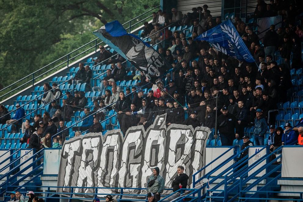 Trogári vytvárali svojim obľúbencom pravú futbalovú atmosféru aj v zápase proti tretej Dubnici.