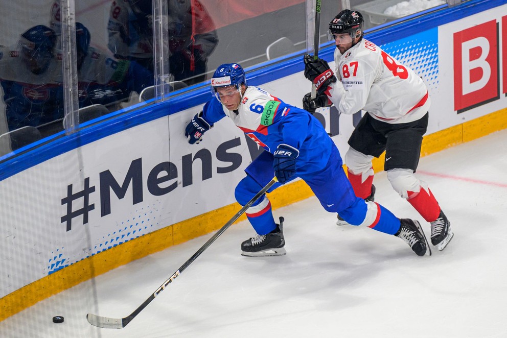 Jozef Viliam Kmec a Sidney Crosby počas MS v hokeji 2026.