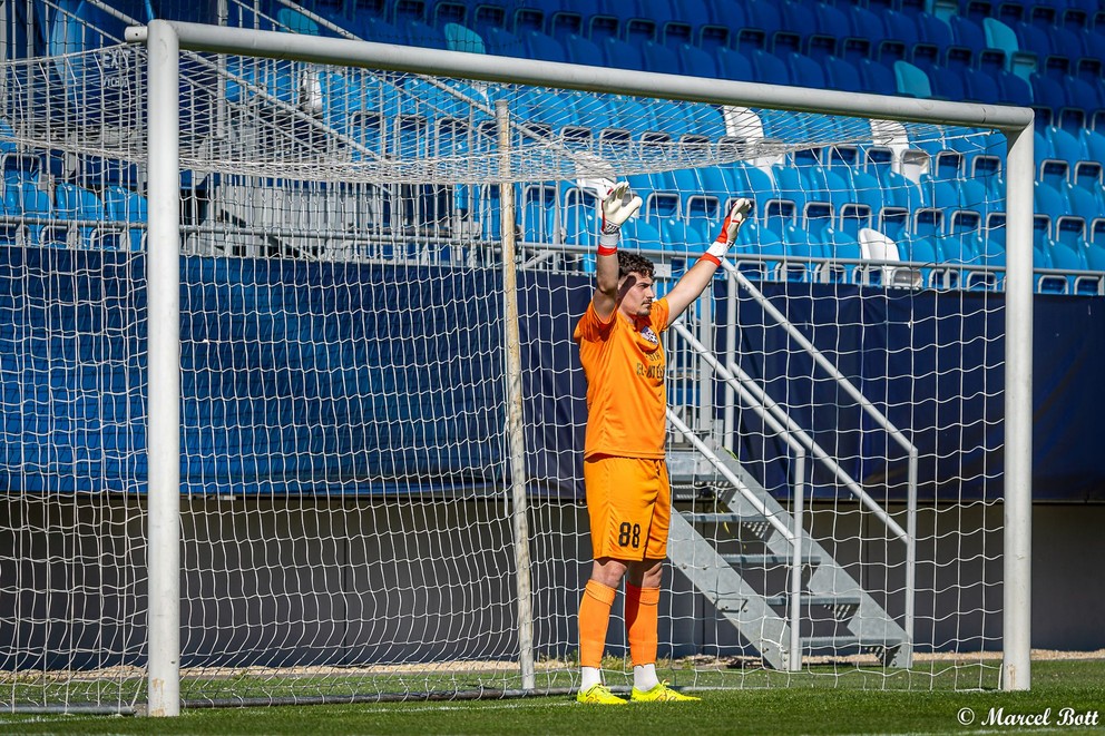 V zápase AC Nitra – Kostolné Kračany čelil pokutovému kopu domácich Kristián Bénes, ktorý je bratom reprezentanta Lászlóa Bénesa.