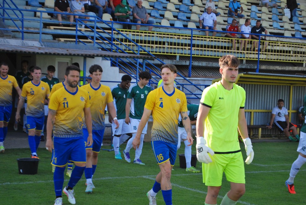 18-ročný rodák z Piešťan Jakub Marek odvádza v bráne Vrábľov dobré služby.