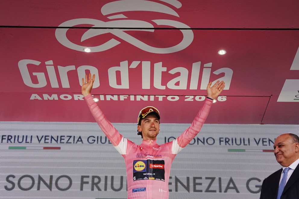 Taliansky cyklista Giulio Ciccone si obliekol ružový dres pre lídra Gira d'Italia 2026.