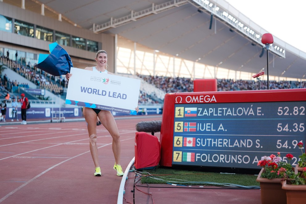 Emma Zapletalová so svetovým výkonom roka 2026.