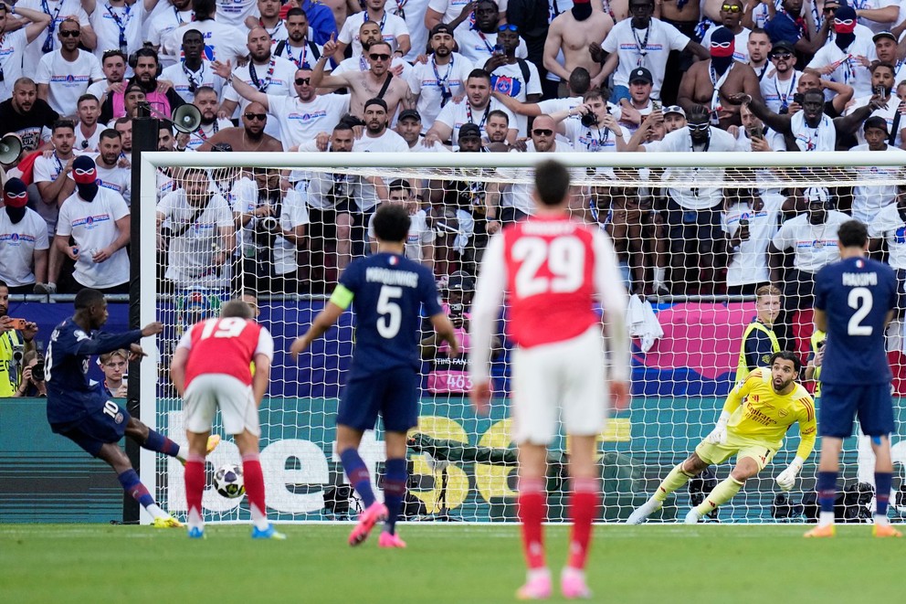 Ousmane Dembélé premieňa pokutový kop vo finále Ligy majstrov.