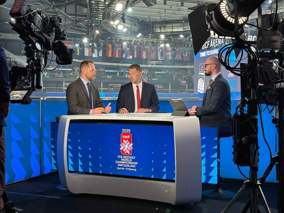 Experti Rastislav Konečný a Ján Lašák v štúdio televízie Joj Šport počas MS v hokeji 2026: 