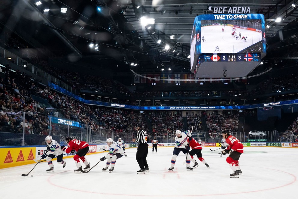 Momentka zo zápasu Nórsko - Kanada na MS v hokeji 2026.