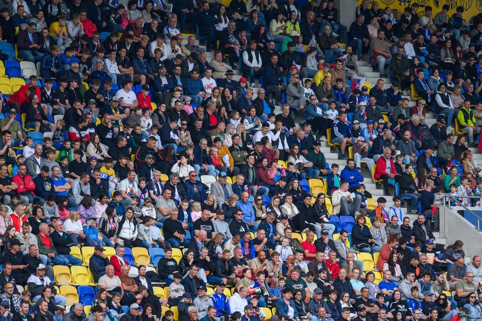 Na snímke diváci počas prípravného futbalového zápasu Slovensko - Malta v Dunajskej Strede.