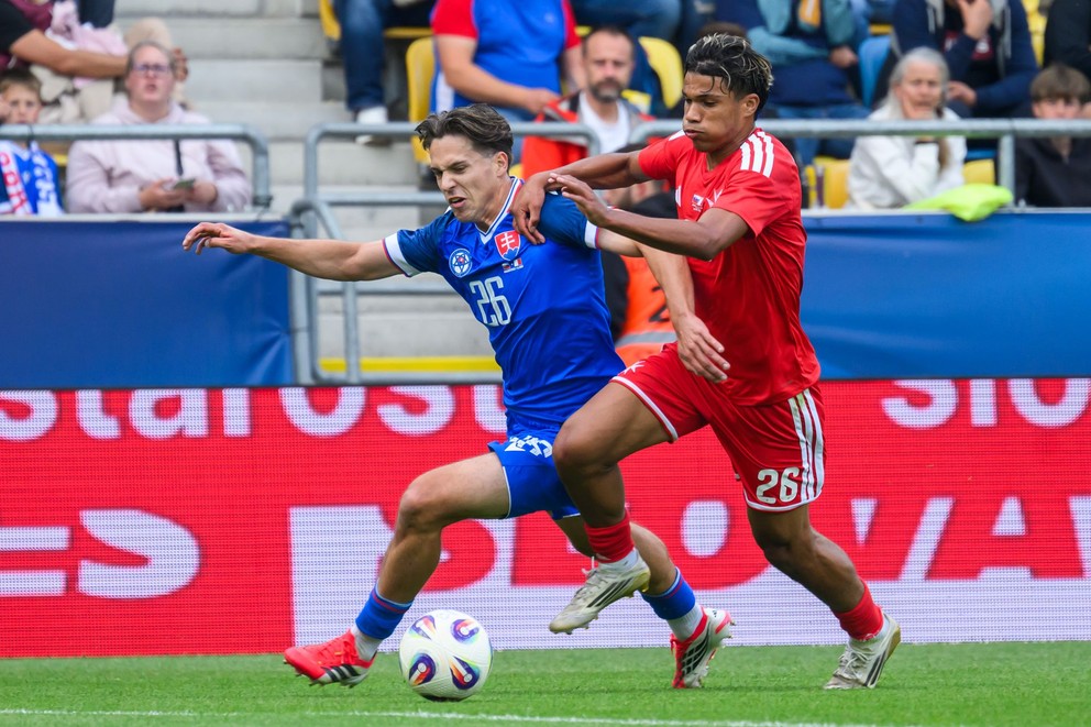 Na snímke zľava Hugo Pávek (Slovensko) a Keyon Ewurum (Malta) počas prípravného futbalového zápasu Slovensko - Malta.