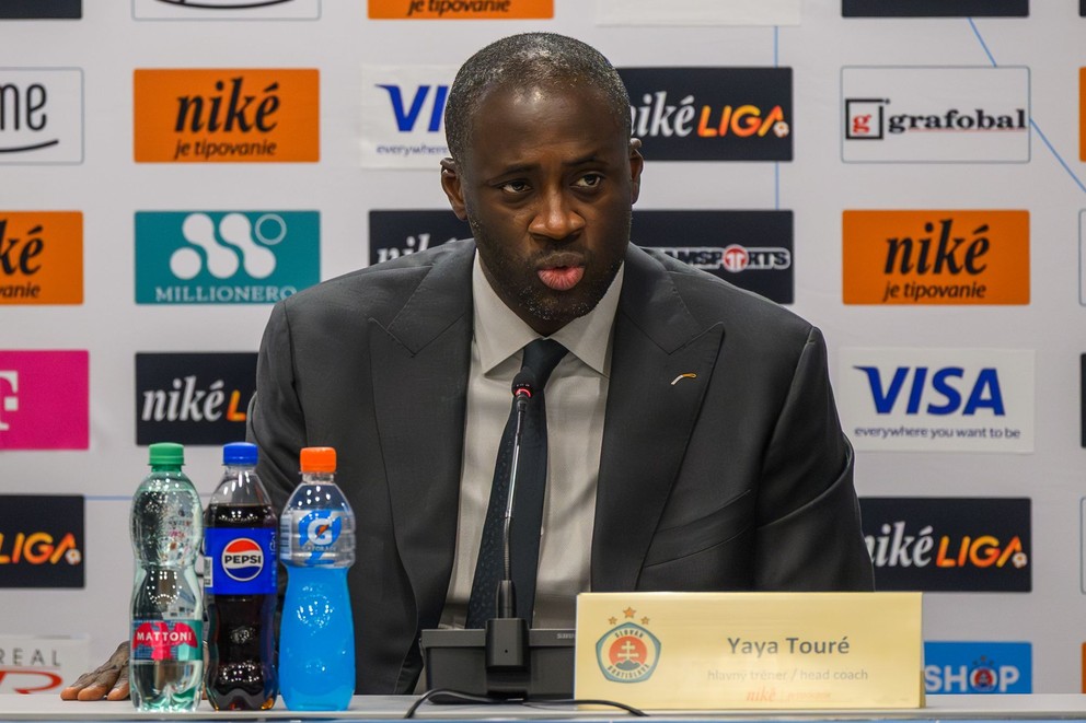 Na snímke nový tréner ŠK Slovan Bratislava Yaya Touré počas tlačovej konferencie futbalového klubu ŠK Slovan Bratislava.