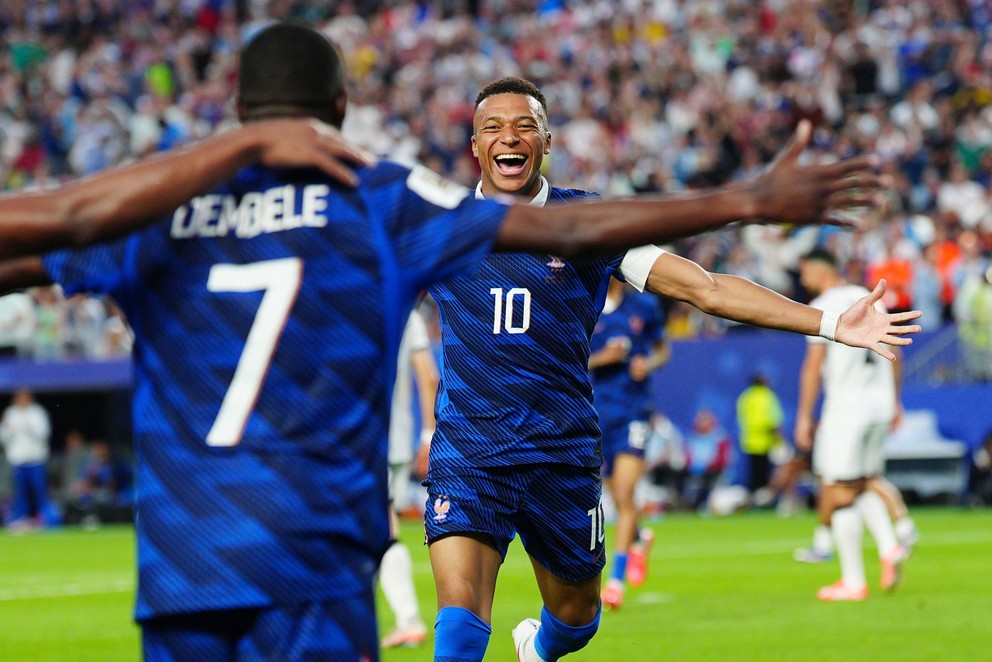Kylian Mbappé oslavuje gól.