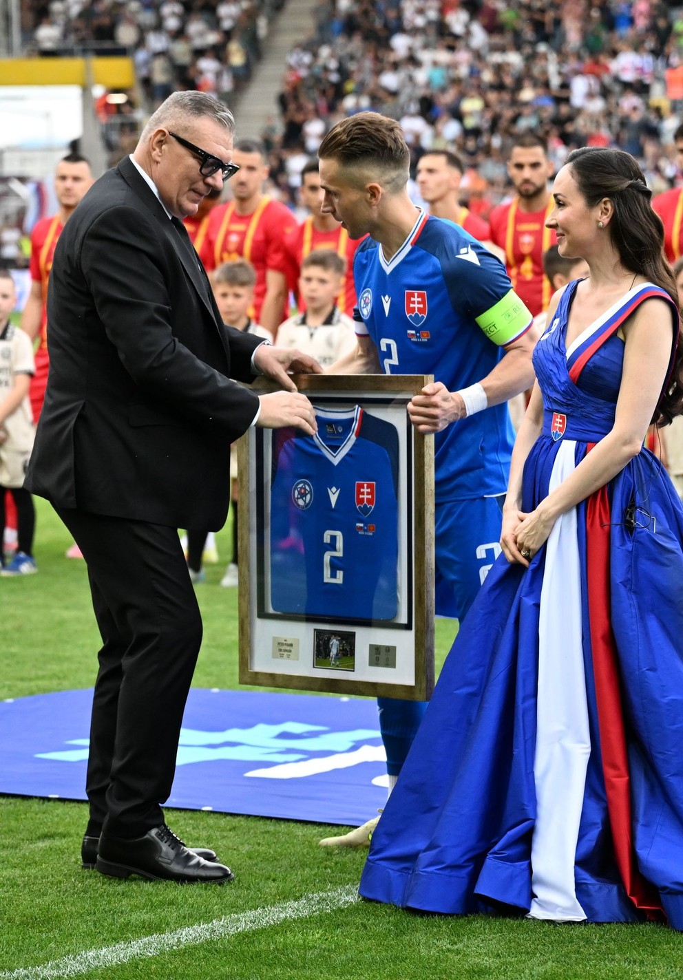Na snímke dlhoročný slovenský futbalový reprezentant Peter Pekarík (uprostred).