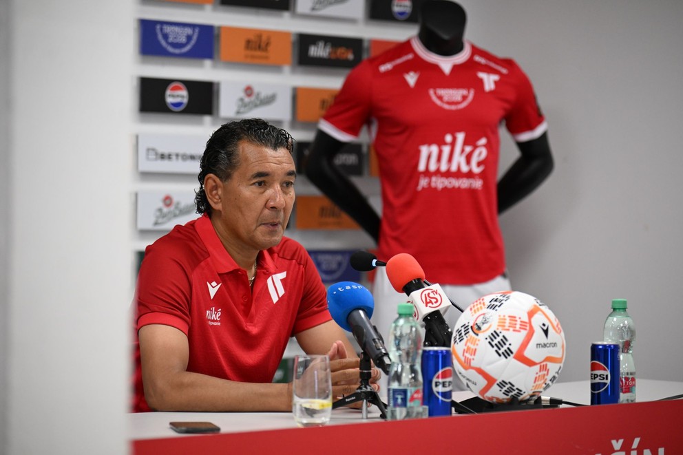 Na snímke tréner AS Trenčín Ricardo Moniz.