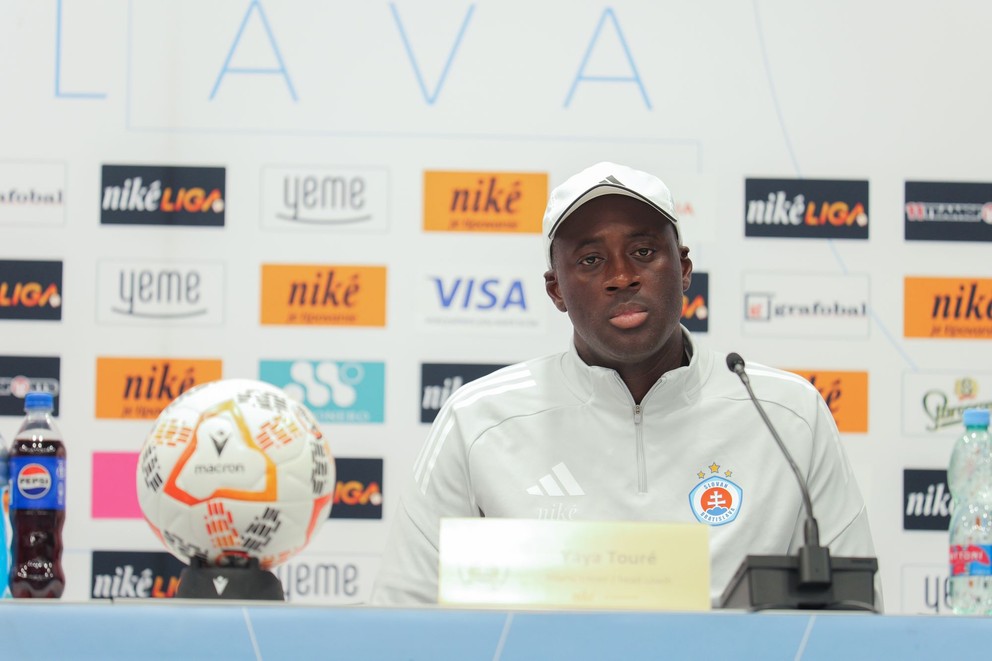 Na snímke tréner Slovana Yaya Touré počas tlačovej konferencie ŠK Slovan Bratislava pred štartom novej sezóny.