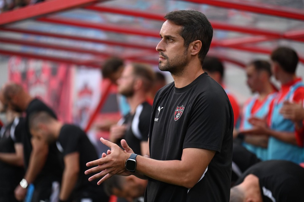 Na snímke tréner Trnavy Antonio Muňoz počas prvého zápasu 2. predkola Konferenčnej ligy FC Spartak Trnava - CSKA 1948 Sofia.