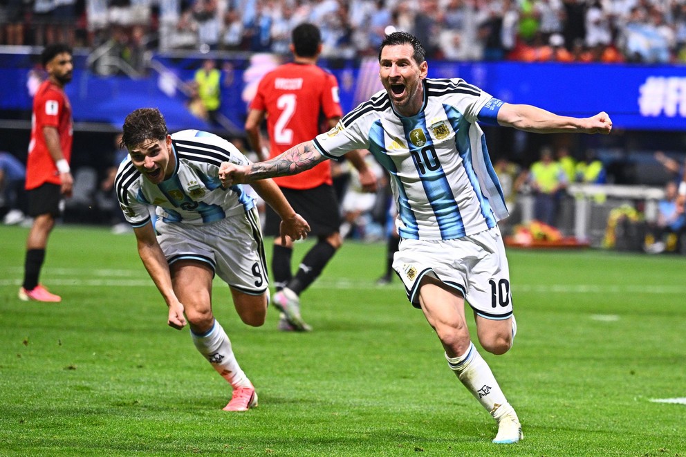 Lionel Messi (10) .