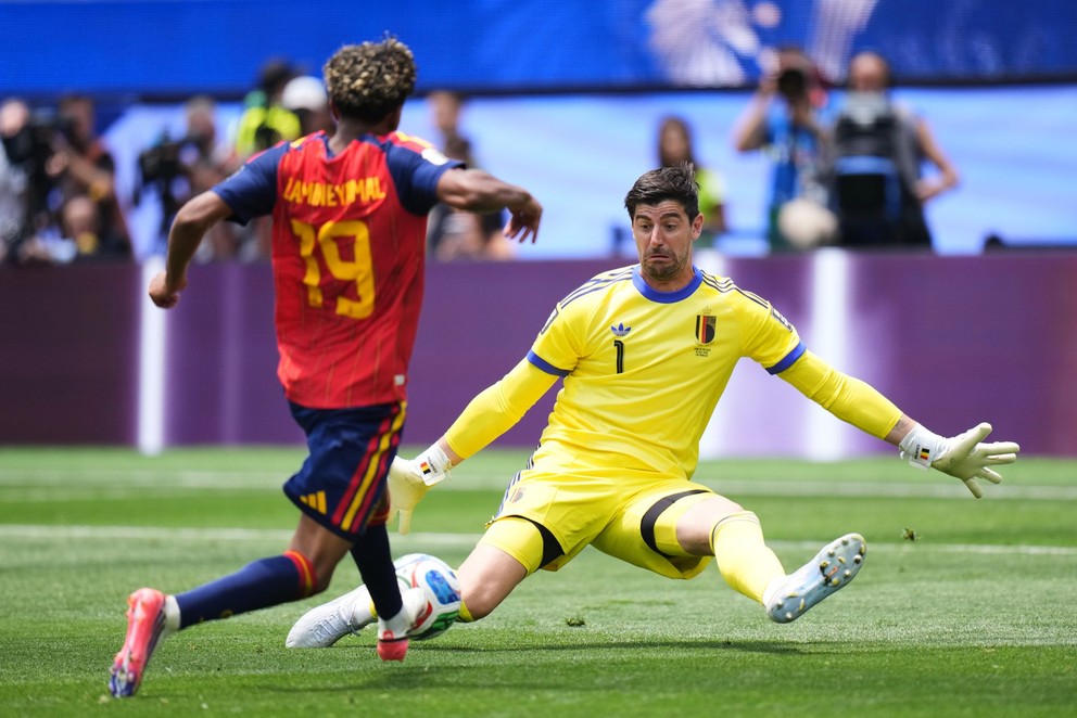 Thibaut Courtois (1) a Lamine Yamal (19).