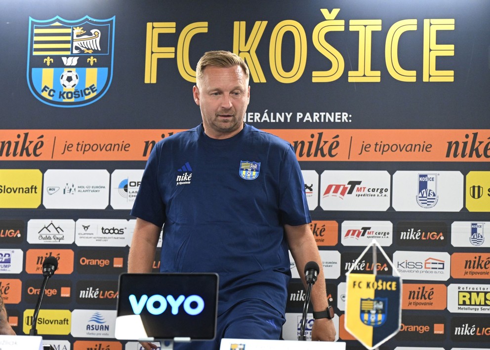Na snímke tréner FC Košice Peter Černák počas tlačovej konferencie FC Košice.