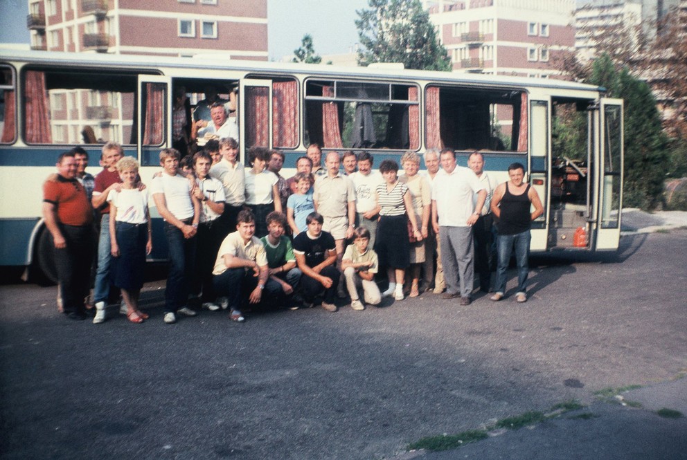 Účastníci zájazdu na Veľkú cenu Maďarska Formuly 1 v roku 1986 zo Sebechlieb. 