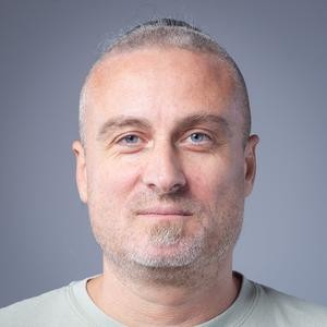 Slovinský novinár Rok Plestenjak.