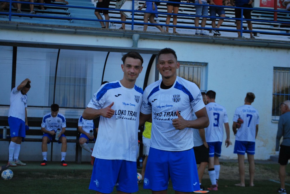 O víťazstve Šurian 3:0 rozhodli letné posily, dvojgólový Brazílčan Saullo (vpravo) a Timotej Cagáň, ktorý dal dôležitý prvý gól.