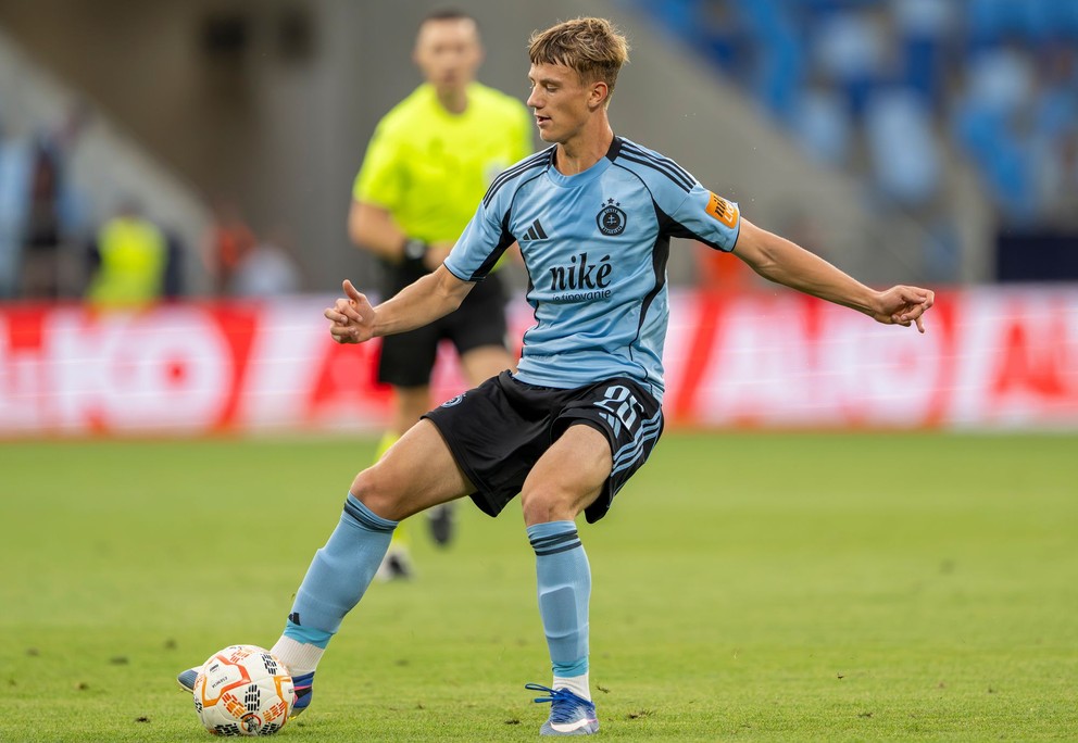 Na snímke debutant Leo Hofstädter (Slovan) .