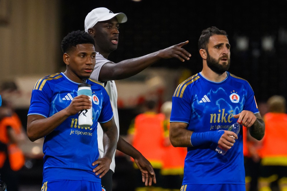 Na snímke zľava Cesar Blackman (Slovan), tréner Slovana Yaya Touré a Tigran Barseghjan (Slovan).