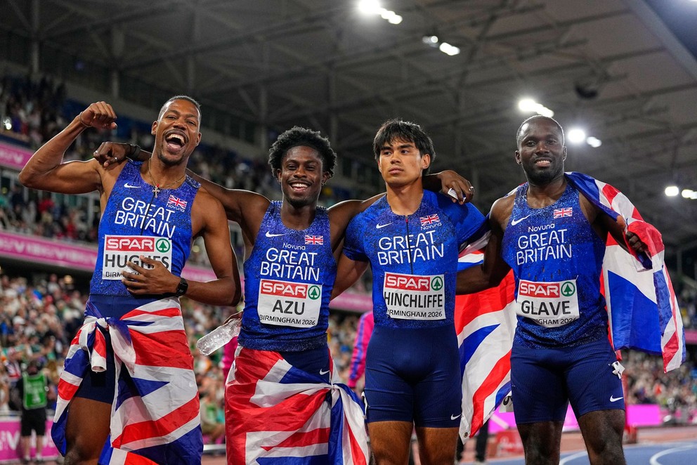 Britská štafeta oslavuje zisk zlatej medaily na ME v atletike 2026.
