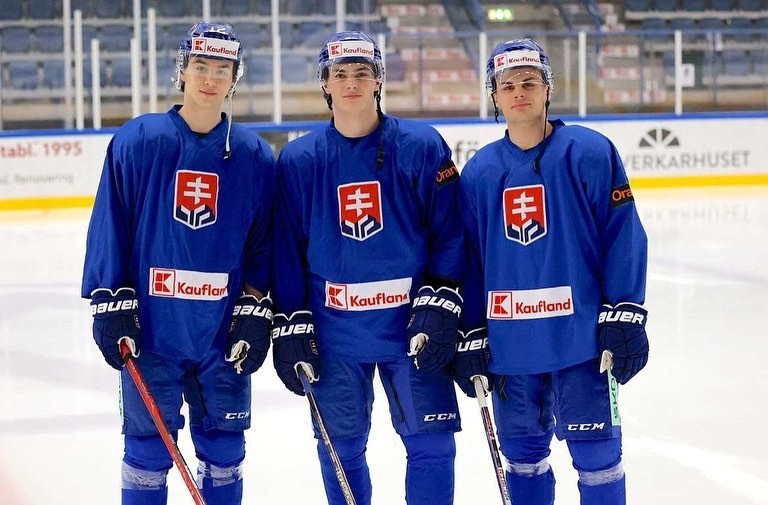 Martin Mišiak, Dalibor Dvorský a Alex Čiernik v drese slovenskej reprezentácie. 