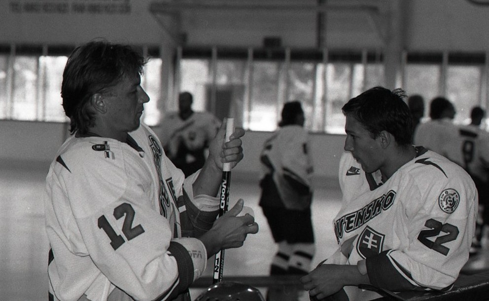 Peter Bondra a Richard Zedník z Washington Capitals na sústredení slovenskej hokejovej reprezentácie pred Svetovým pohárom v auguste 1996.