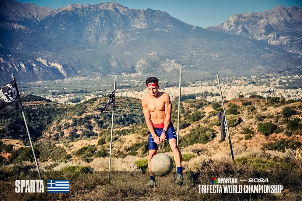Adam Riapoš počas Spartan Trifecta World Championship v gréckej Sparte.