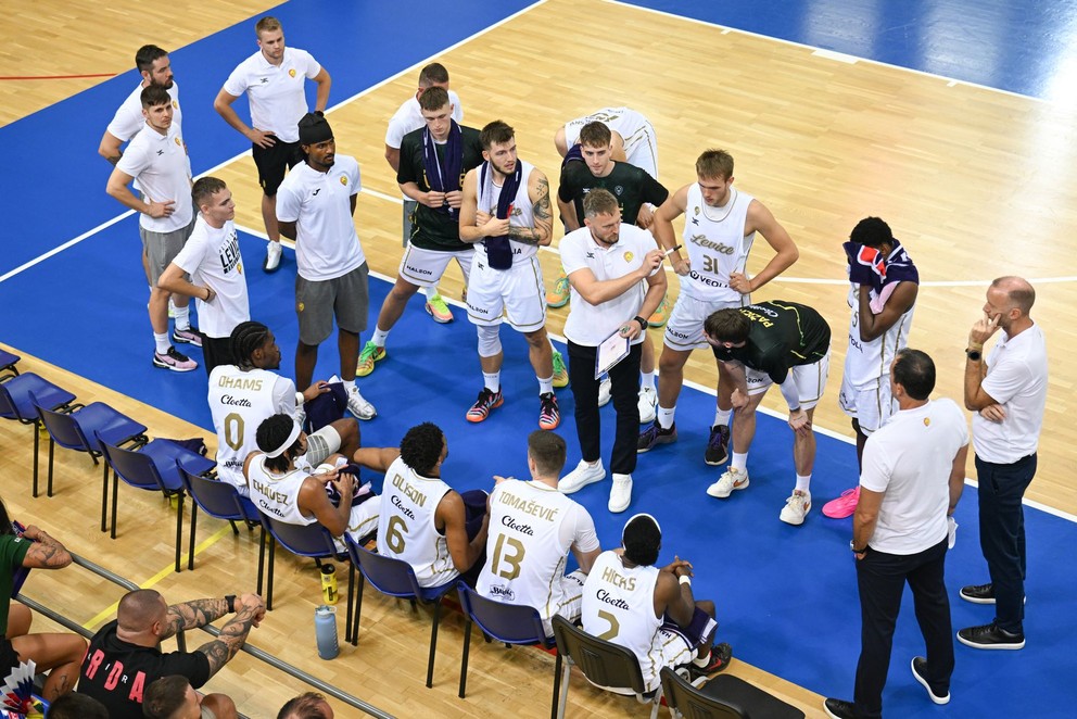Tím Levíc počas zápasu SUPERpohára 2026 s Prievidzou