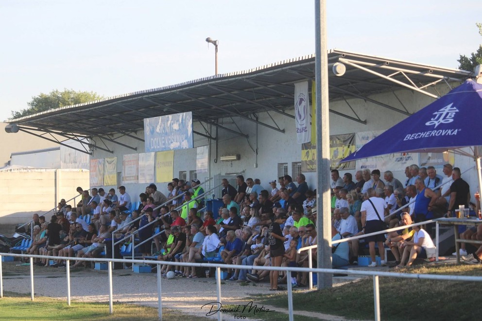 Na zápase 1. kola VI. ligy ŠK Nitra-Dolné Krškany – Slovan Nitra-Chrenová bolo 250 divákov.