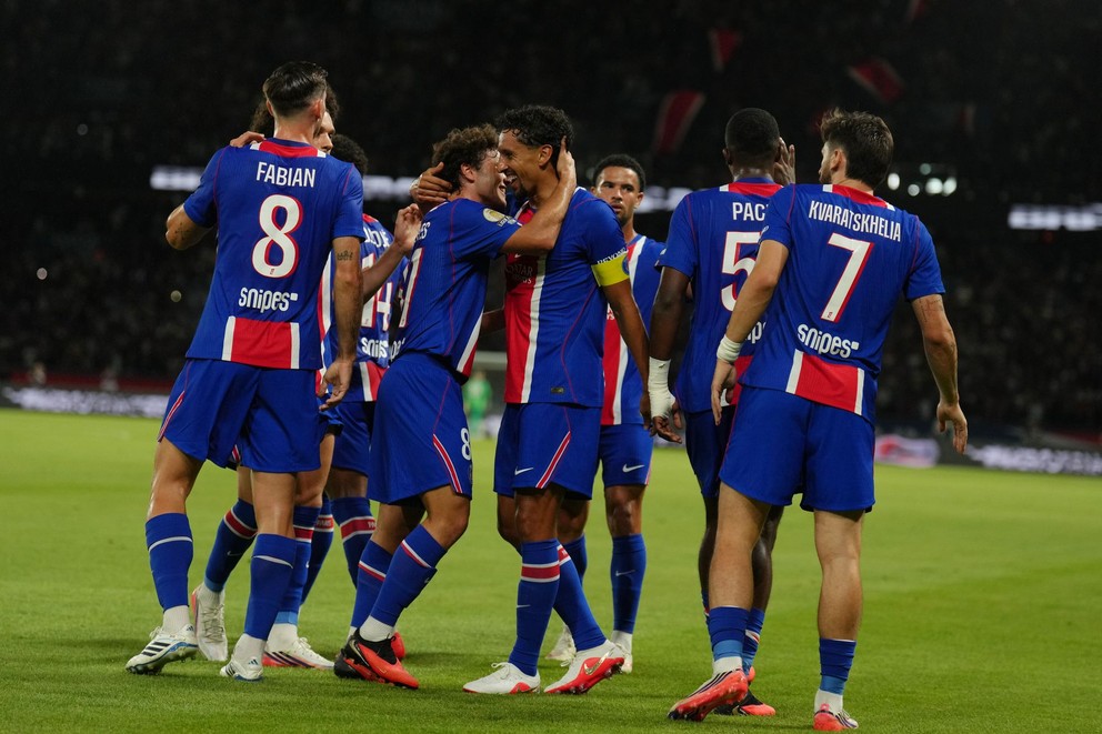 Hráči PSG oslavujú gól