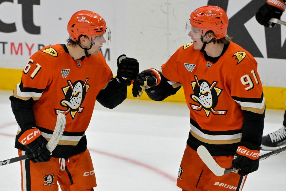 Cutter Gauthier a Leo Carlsson.