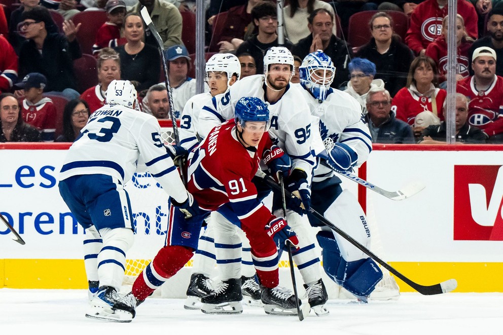 Samuel Hlavaj (vpravo) v bránke Toronta Maple Leafs.