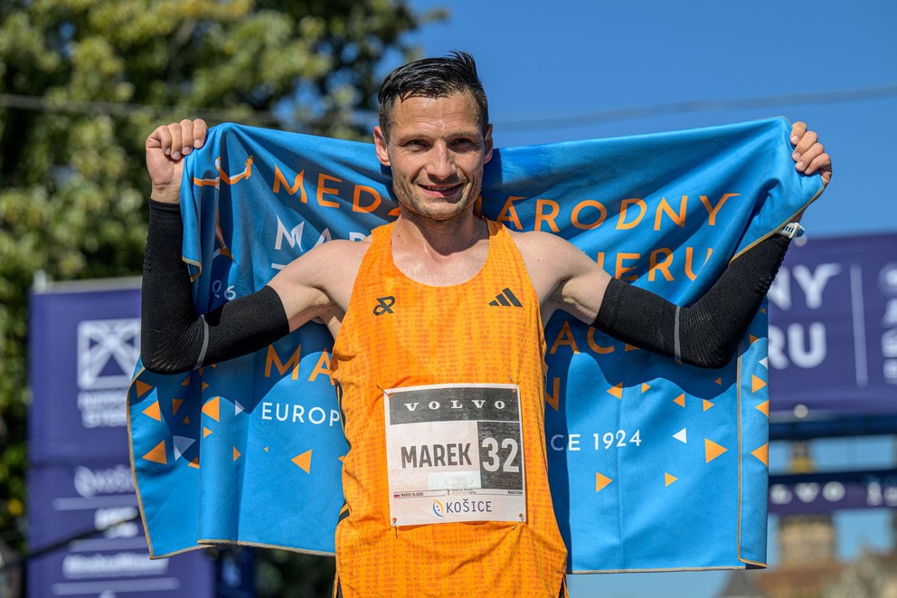 Najlepší slovenský bežec v disciplíne maratón Marek Hladík v cieli 103. ročníka Medzinárodného maratónu mieru (MMM) v Košiciach.